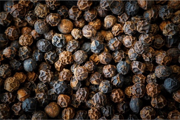 15 Incredible Benefits of Black Pepper